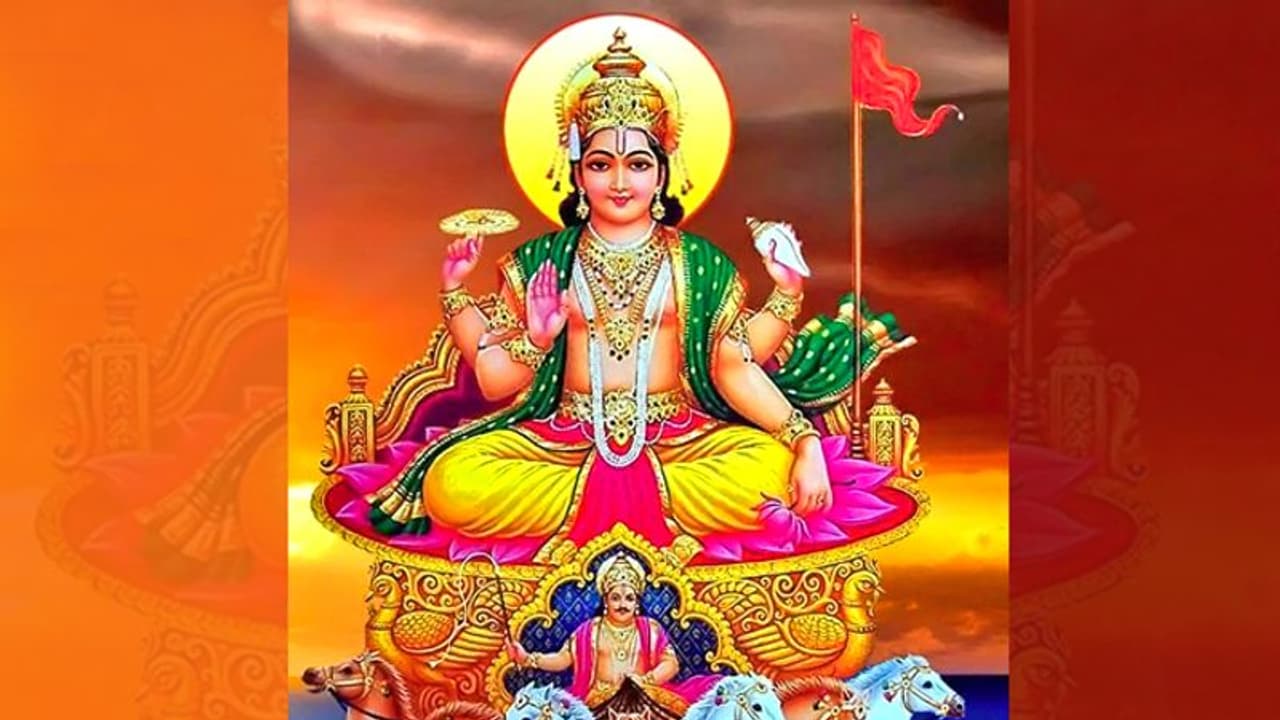 सिंह संक्रांति आज: ये 1 मंत्र बोलकर करें सूर्यदेव की पूजा, गरीबों को करें दान सिंह संक्रांति आज: ये 1 मंत्र बोलकर करें सूर्यदेव की पूजा, गरीबों को करें दान