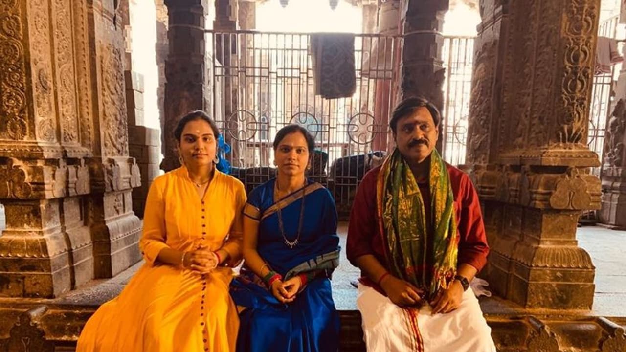 ಕೊರೋನಾದಿಂದ ರೆಡ್ಡಿ ಗುಣಮುಖ: ಕುಟುಂಬ ಸಮೇತ ರಾಮೇಶ್ವರ ಭೇಟಿ ಕೊರೋನಾದಿಂದ ರೆಡ್ಡಿ ಗುಣಮುಖ: ಕುಟುಂಬ ಸಮೇತ ರಾಮೇಶ್ವರ ಭೇಟಿ