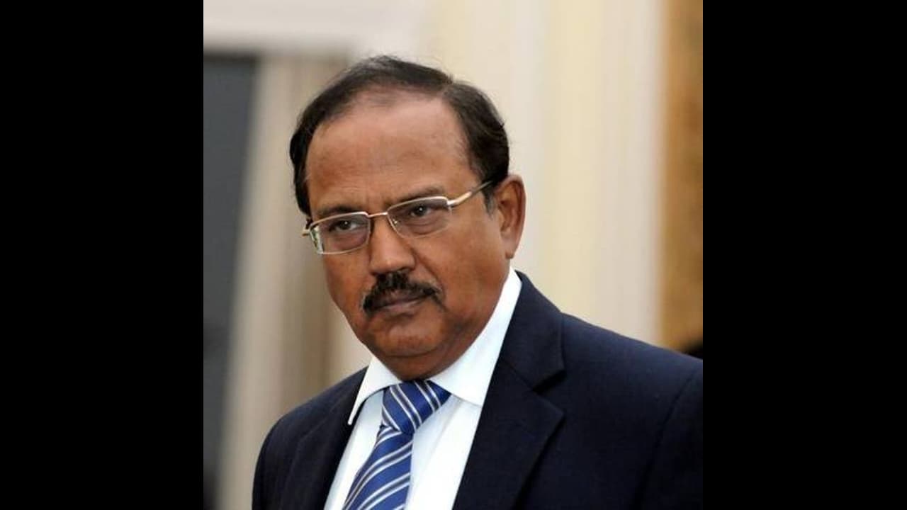 ಪ್ಯಾಂಗಾಂಗ್ ಲೇಕ್ ಬಳಿ ಚೀನಾ ಖ್ಯಾತೆ; ಹಿರಿಯ ಅಧಿಕಾರಿಗಳ ಜೊತೆ ಅಜಿತ್ ದೋವಲ್ ಸಭೆ!