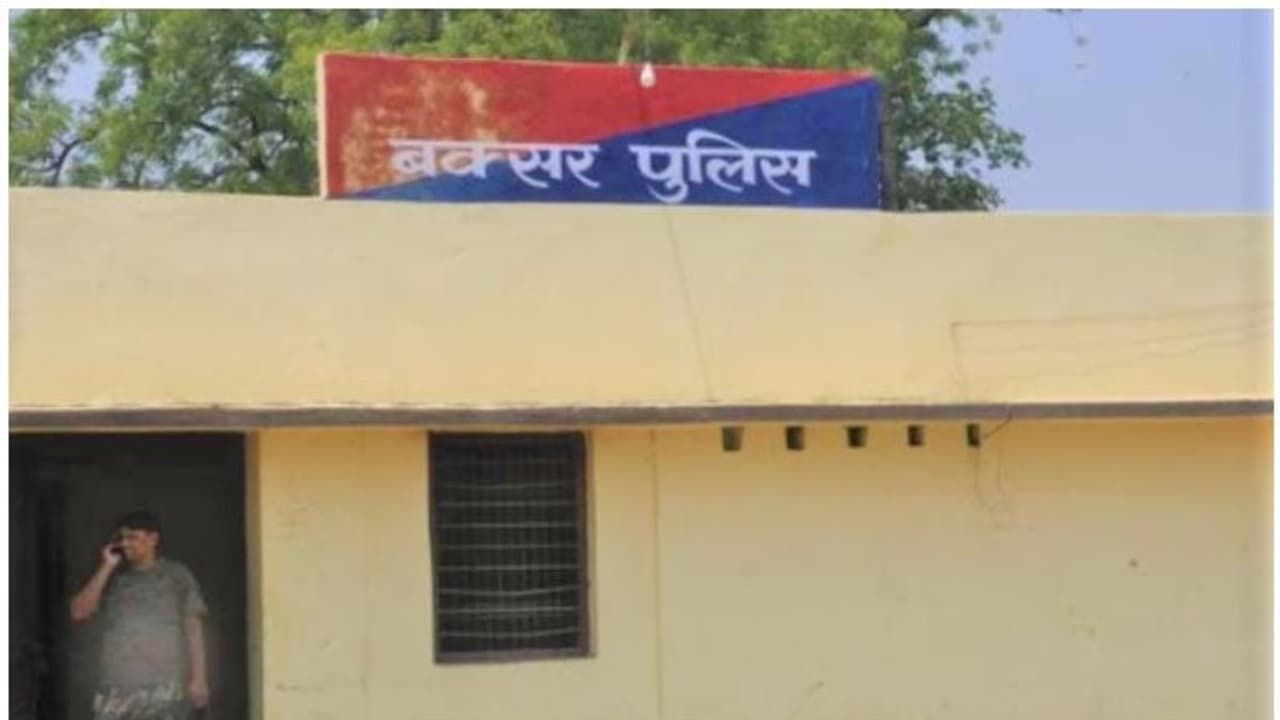 വിവരാവകാശപ്രവർത്തകന്റെ സ്കൂൾ വിദ്യാർത്ഥിയായ മകനെ കേസിൽ കുടുക്കി ബിഹാർ പൊലീസ്, അഞ്ചുമാസത്തിനുശേഷം ജാമ്യം വിവരാവകാശപ്രവർത്തകന്റെ സ്കൂൾ വിദ്യാർത്ഥിയായ മകനെ കേസിൽ കുടുക്കി ബിഹാർ പൊലീസ്, അഞ്ചുമാസത്തിനുശേഷം ജാമ്യം