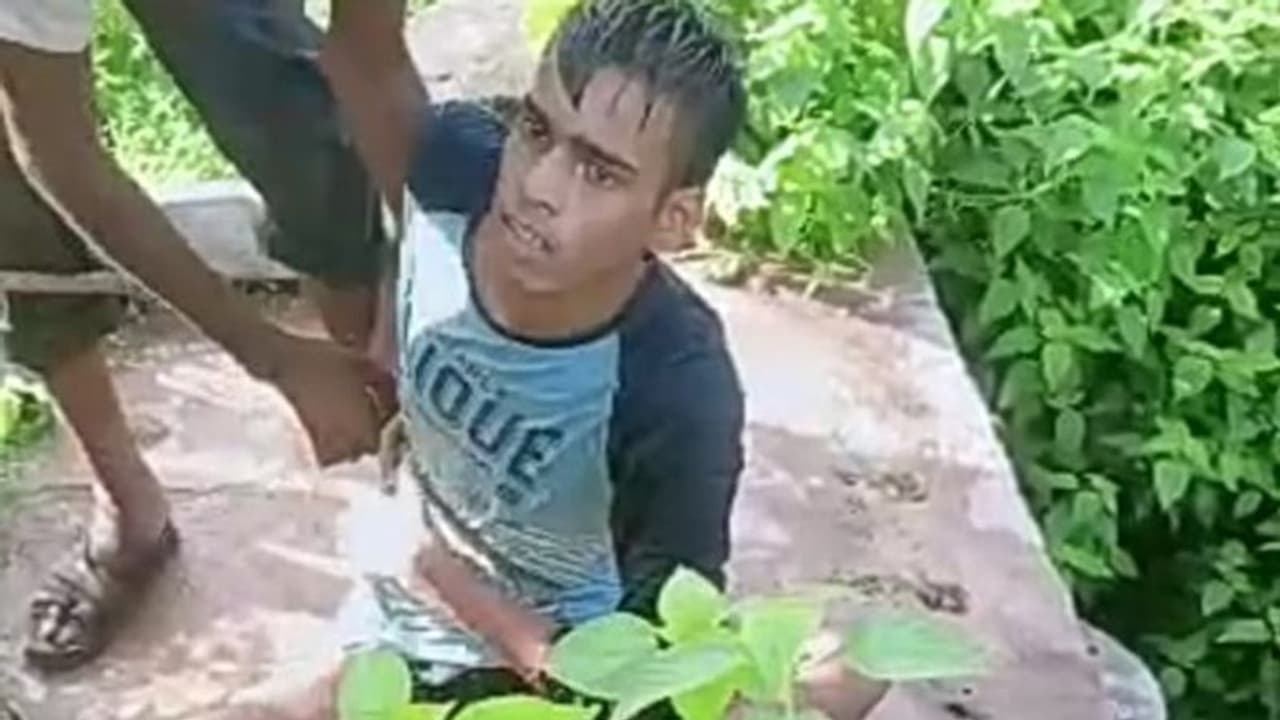 'जाको राखे साइयां मार सके ना कोई'..2 दिन तक कुएं में पत्थर के सहारे टिका रहा युवक..चमड़ी हुई सफेद 'जाको राखे साइयां मार सके ना कोई'..2 दिन तक कुएं में पत्थर के सहारे टिका रहा युवक..चमड़ी हुई सफेद