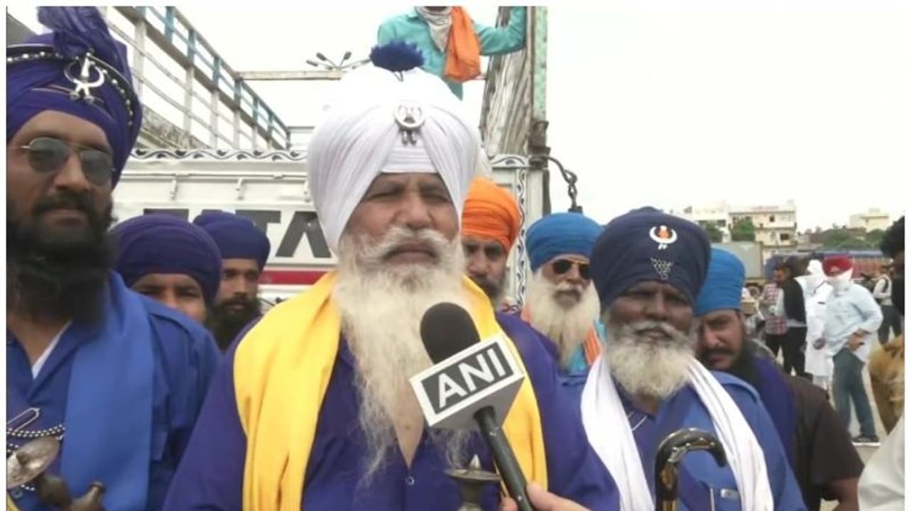 പ്രായം വെറും അക്കമല്ലേ? തോളില് കയര്കെട്ടി 10 ടണ് ഭാരമുള്ള ട്രക്ക് വലിച്ച് 75 കാരന് പ്രായം വെറും അക്കമല്ലേ? തോളില് കയര്കെട്ടി 10 ടണ് ഭാരമുള്ള ട്രക്ക് വലിച്ച് 75 കാരന്