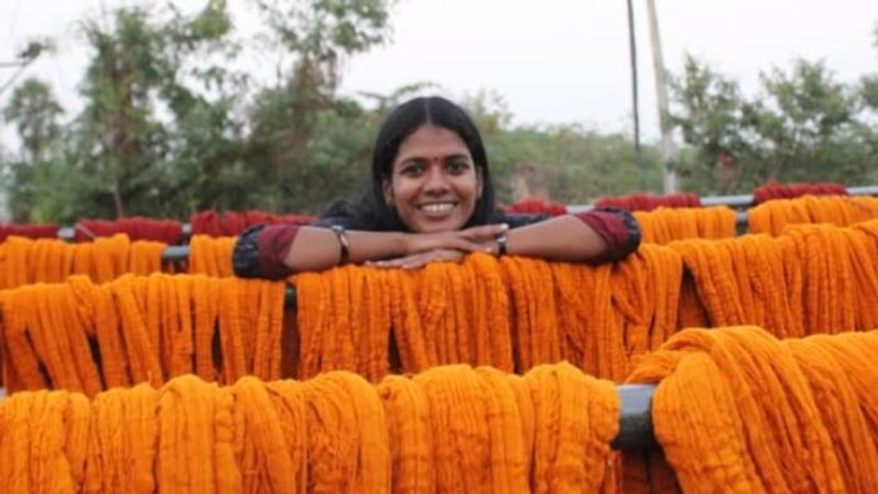 'മഹാമാരിയെടുത്ത സ്വപ്നങ്ങള്'; ഇന്ത്യന് ഗ്രാമങ്ങളിലെ നെയ്ത്തുകാര്ക്ക് കൈത്താങ്ങാവാന് മലയാളി സംരംഭക 'മഹാമാരിയെടുത്ത സ്വപ്നങ്ങള്'; ഇന്ത്യന് ഗ്രാമങ്ങളിലെ നെയ്ത്തുകാര്ക്ക് കൈത്താങ്ങാവാന് മലയാളി സംരംഭക