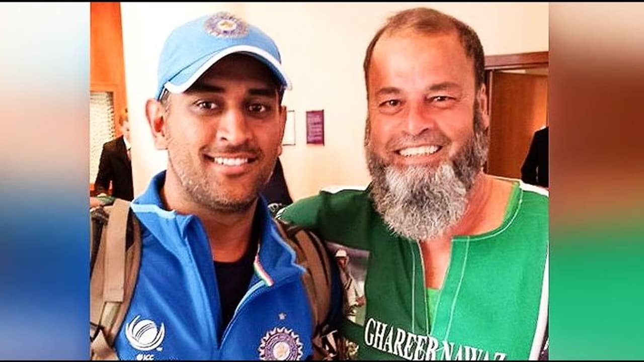 T20 World Cup 2021, IND vs PAK: Chacha Chicago dons unique jersey, has special message for MS Dhoni (WATCH) T20 World Cup 2021, IND vs PAK: Chacha Chicago dons unique jersey, has special message for MS Dhoni (WATCH)