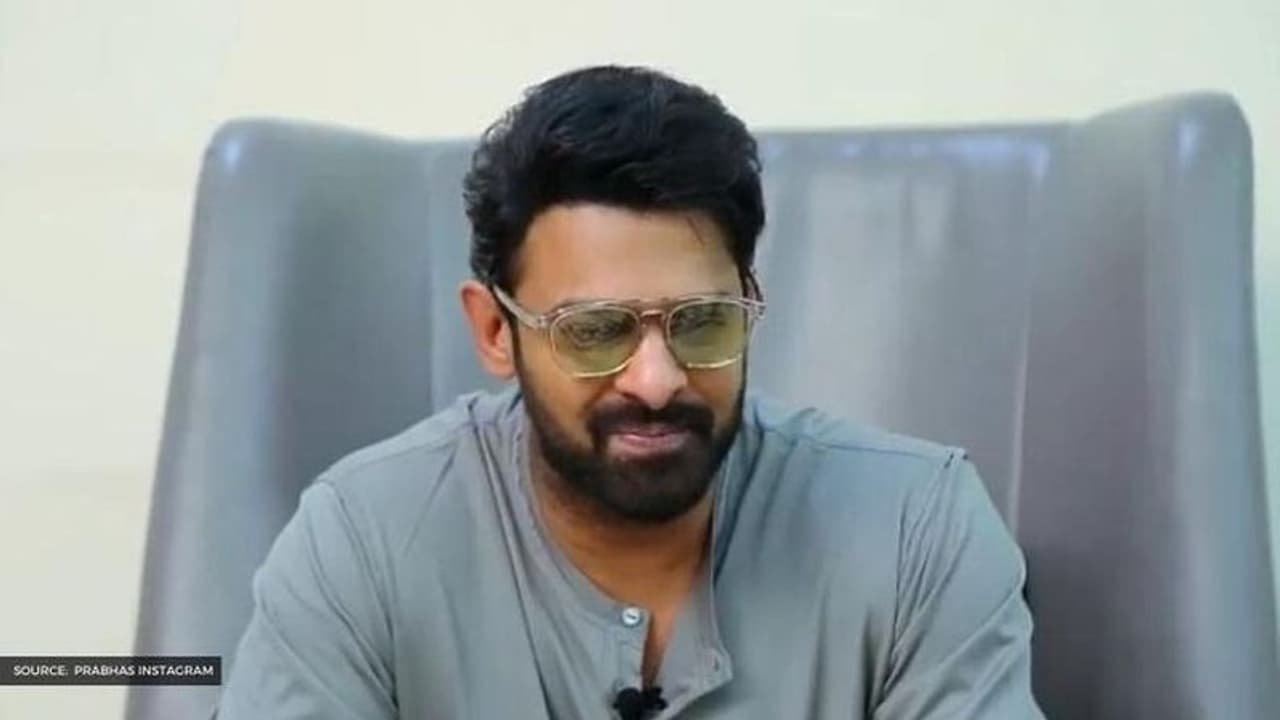 పరిస్దితి బాలేదని ప్రభాస్...'రాధే శ్యామ్' డైరక్టర్ కు స్ట్రిక్ట్ ఆర్డర్స్ !? పరిస్దితి బాలేదని ప్రభాస్...'రాధే శ్యామ్' డైరక్టర్ కు స్ట్రిక్ట్ ఆర్డర్స్ !?