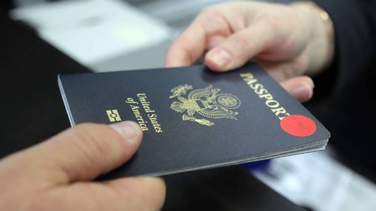 'ട്രംപിന് നന്ദി'; അമേരിക്കന് പൗരത്വമുപേക്ഷിച്ച് പോകുന്നവരുടെ എണ്ണത്തില് വന്വര്ധനവ്? 'ട്രംപിന് നന്ദി'; അമേരിക്കന് പൗരത്വമുപേക്ഷിച്ച് പോകുന്നവരുടെ എണ്ണത്തില് വന്വര്ധനവ്?