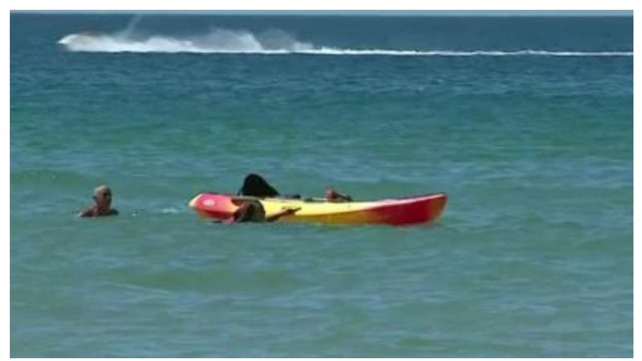 একেই বলে রাজধর্ম পালন, ডুবন্ত ২ যুবতীকে বাঁচাতে সাগরে ঝাঁপ দেশের প্রেসিডেন্টের, দেখুন ভিডিও একেই বলে রাজধর্ম পালন, ডুবন্ত ২ যুবতীকে বাঁচাতে সাগরে ঝাঁপ দেশের প্রেসিডেন্টের, দেখুন ভিডিও