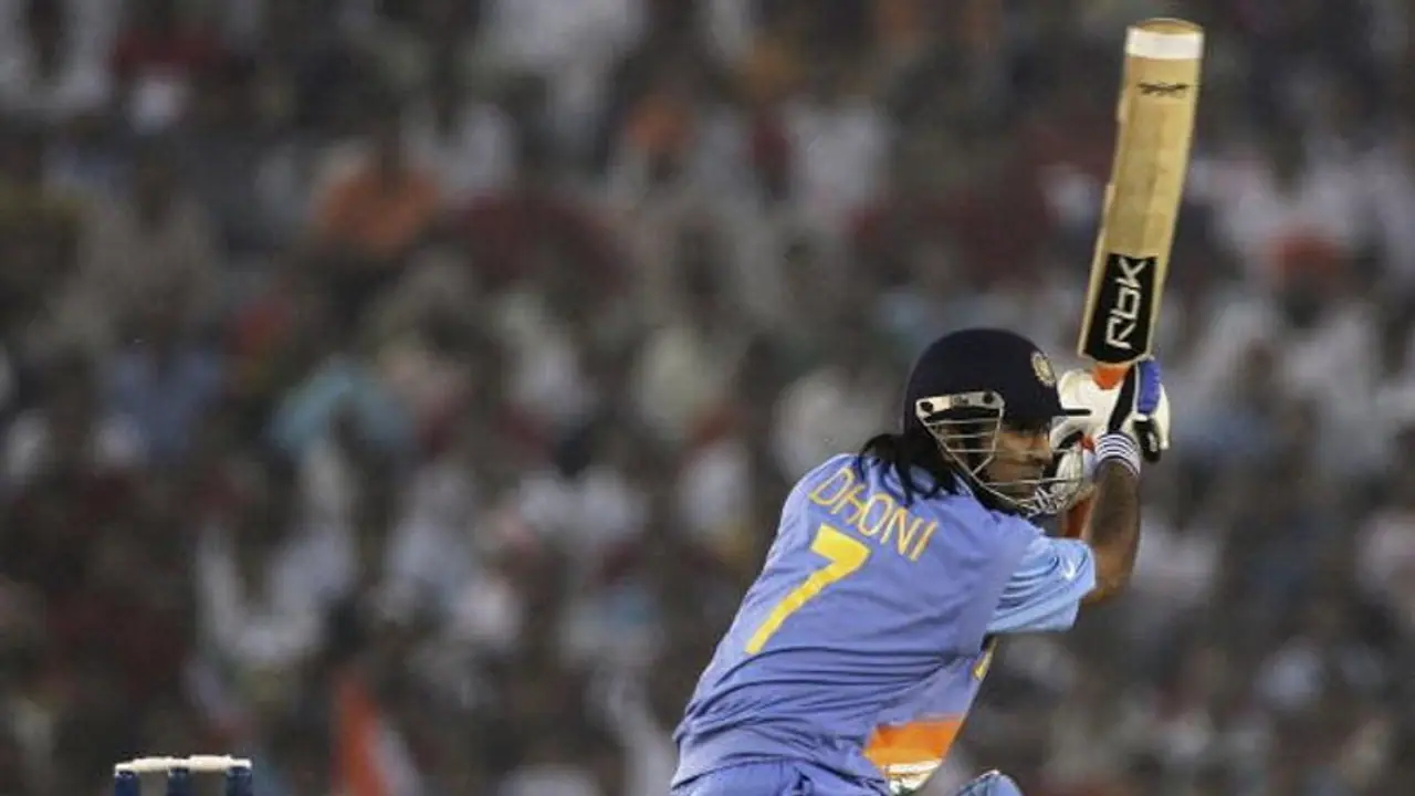 ബാറ്റിംഗ് ഓര്ഡറില് ധോണിയെ മൂന്നാം നമ്പറിലിറക്കാനുള്ള കാരണം വ്യക്തമാക്കി ഗാംഗുലി ബാറ്റിംഗ് ഓര്ഡറില് ധോണിയെ മൂന്നാം നമ്പറിലിറക്കാനുള്ള കാരണം വ്യക്തമാക്കി ഗാംഗുലി