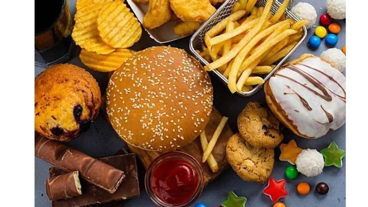 Britain set to ban unhealthy food advertisements on TV and internet Britain set to ban unhealthy food advertisements on TV and internet