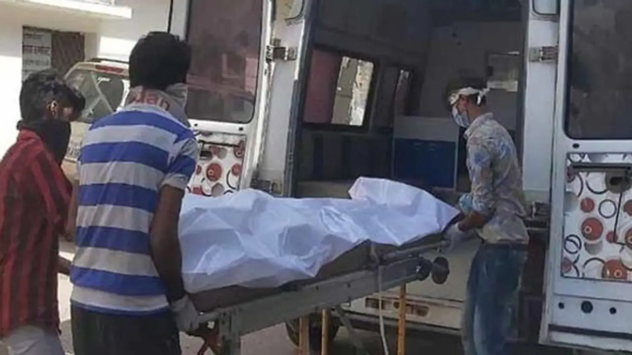 बाढ़ के साथ ही बिहार में जारी है कोरोना का कहर, 1.20 लाख के करीब  पहुंची संक्रमितों की संख्या
