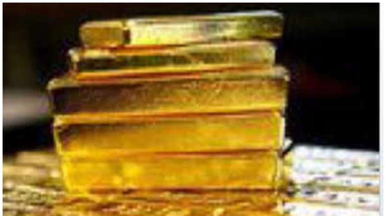 മകന് സ്വർണ്ണക്കടത്തുമായി ബന്ധം? തൃക്കാക്കര മുനിസിപ്പാലിറ്റി വൈസ് ചെയർമാന്റെ വീട്ടിൽ കസ്റ്റംസ് റെയ്ഡ്