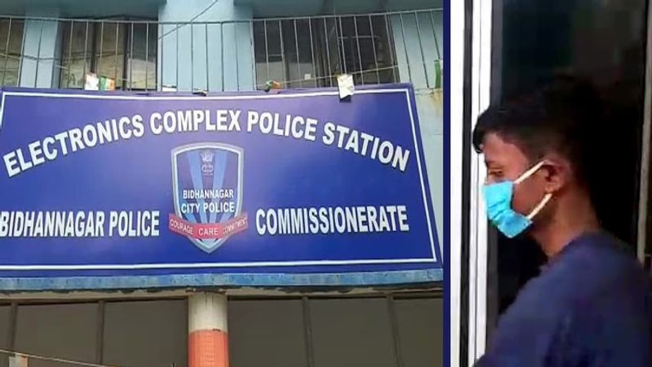 সেক্টর ফাইভে তরুণীকে শ্লীলতাহানির অভিযোগ, গ্রেফতার মদ্যপ যুবক সেক্টর ফাইভে তরুণীকে শ্লীলতাহানির অভিযোগ, গ্রেফতার মদ্যপ যুবক