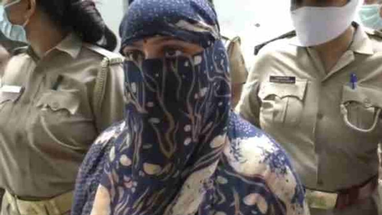 ప్రియుడ్ని కిడ్నాప్ చేయబోయిన ప్రియురాలు.. తండ్రి మృతి.. ప్రియుడ్ని కిడ్నాప్ చేయబోయిన ప్రియురాలు.. తండ్రి మృతి..