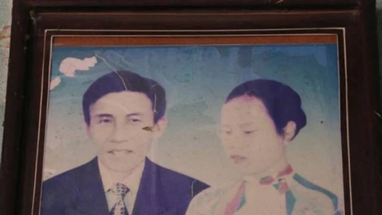 16 കൊല്ലമായി ഭാര്യയുടെ മൃതദേഹത്തിനടുത്ത് ഉറങ്ങുന്ന ഒരാള്! 16 കൊല്ലമായി ഭാര്യയുടെ മൃതദേഹത്തിനടുത്ത് ഉറങ്ങുന്ന ഒരാള്! 