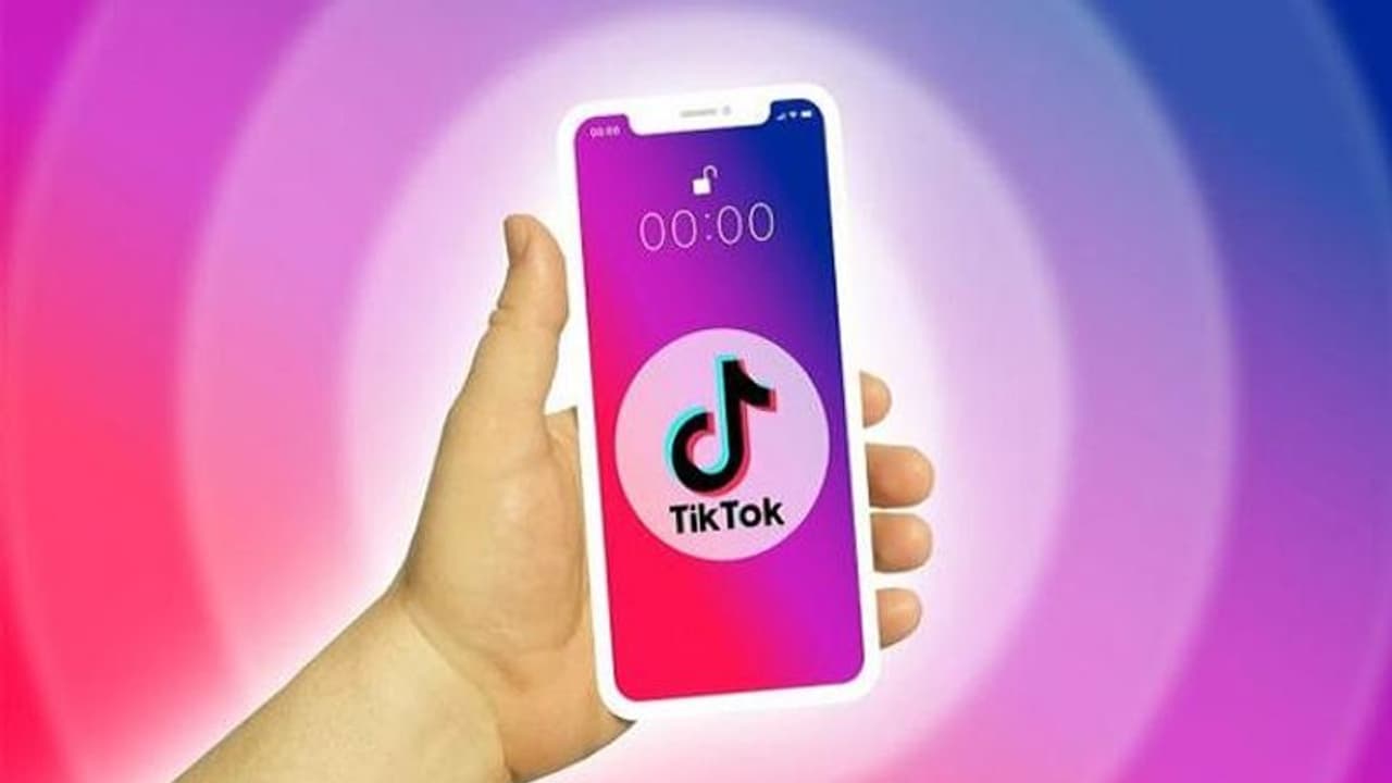 Walmart partners with Microsoft in a bid to buy TikTok Walmart partners with Microsoft in a bid to buy TikTok