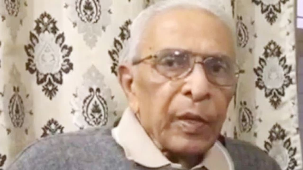 గుండెపోటుతో మాజీ క్రికెటర్ కన్నుమూత గుండెపోటుతో మాజీ క్రికెటర్ కన్నుమూత