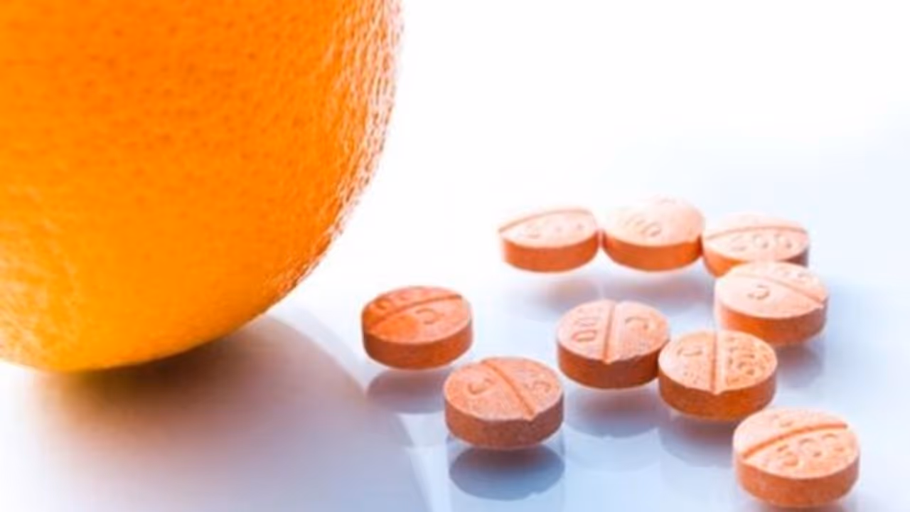 വൈറ്റമിന് സി ഗുളിക കഴിക്കുന്നുണ്ടോ? എങ്കില് നിങ്ങള് ശ്രദ്ധിക്കേണ്ടത്... വൈറ്റമിന് സി ഗുളിക കഴിക്കുന്നുണ്ടോ? എങ്കില് നിങ്ങള് ശ്രദ്ധിക്കേണ്ടത്...