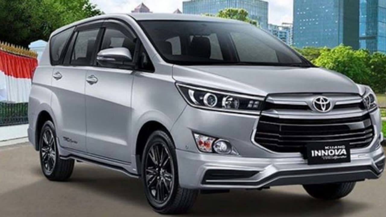 സ്പോര്ട്സ്മാനായി വേഷം മാറിയും ഇന്നോവ വരുന്നൂ! സ്പോര്ട്സ്മാനായി വേഷം മാറിയും ഇന്നോവ വരുന്നൂ!