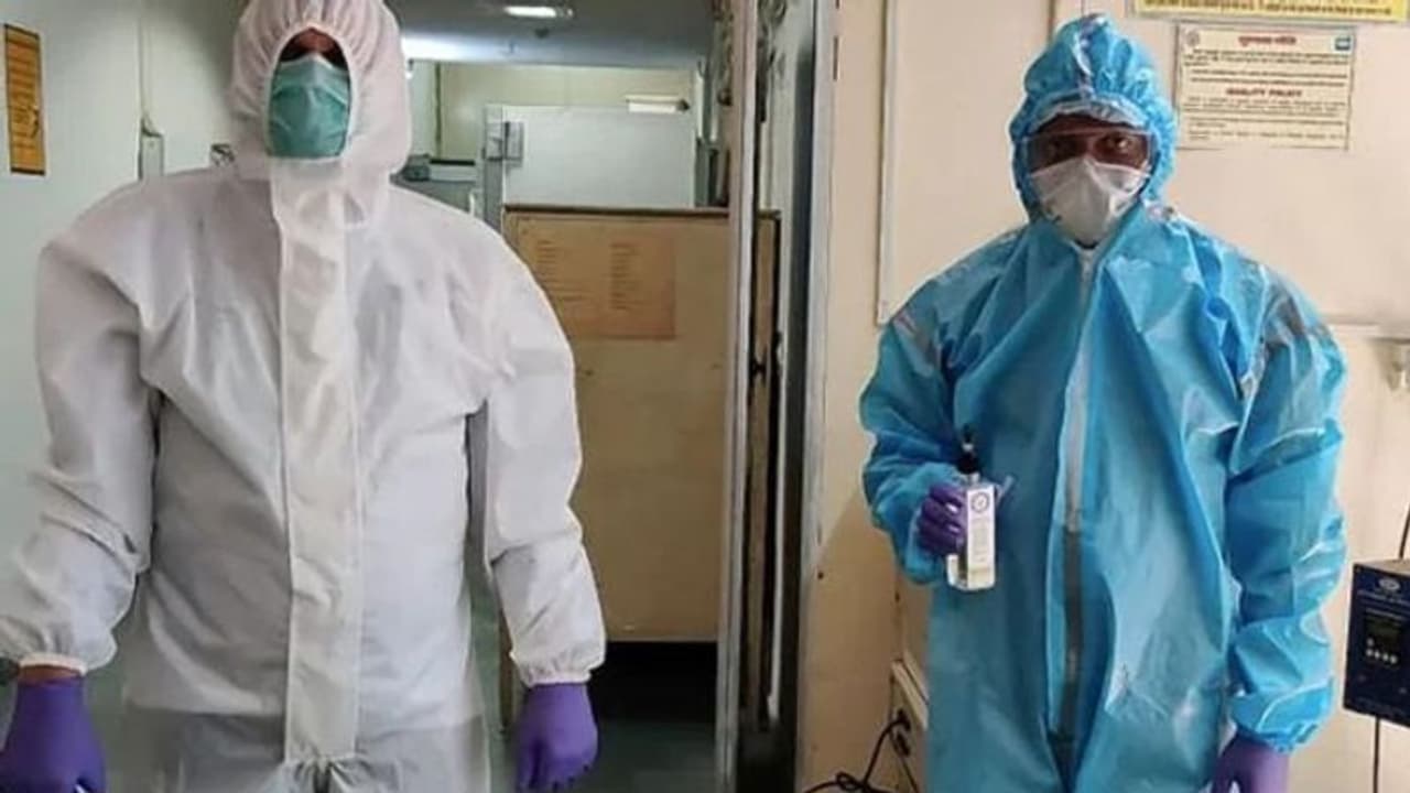 கொரோனா வார்டில் பல மணி நேர பணி..! அரசு மருத்துவமனைகள் குறித்து டாக்டர்கள் சங்கம் வெளியிட்ட பகீர் குற்றச்சாட்டு