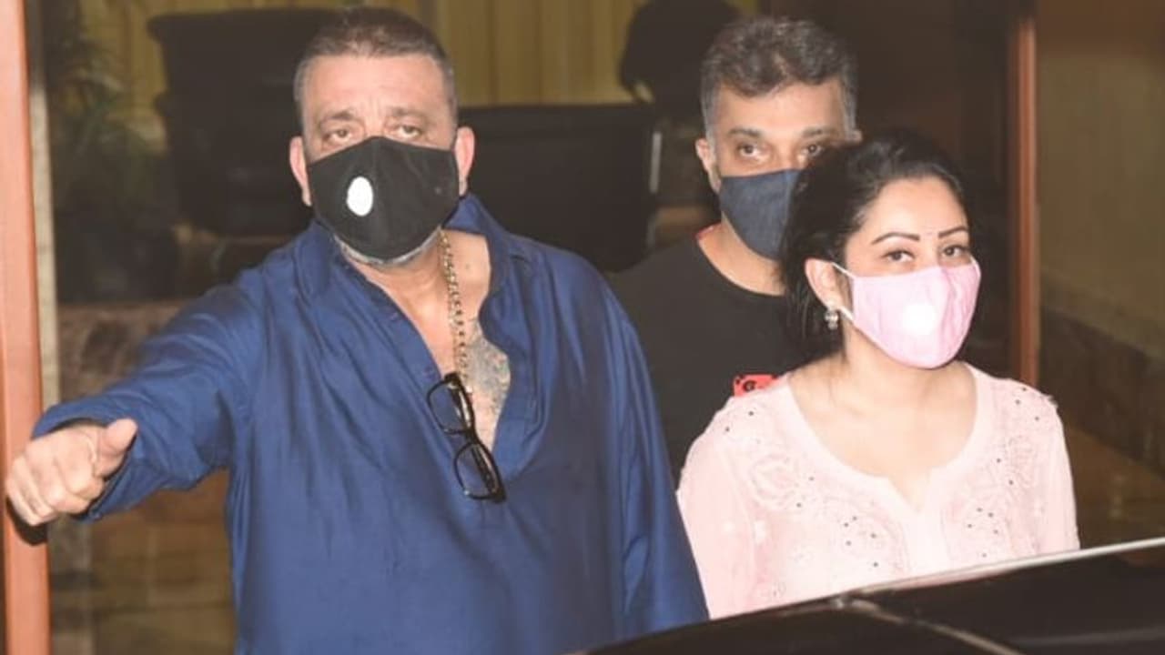 बड़ा खुलासा : तो इसलिए लंग कैंसर का इलाज कराने अमेरिका नहीं जा रहे 61 साल के संजय दत्त बड़ा खुलासा : तो इसलिए लंग कैंसर का इलाज कराने अमेरिका नहीं जा रहे 61 साल के संजय दत्त