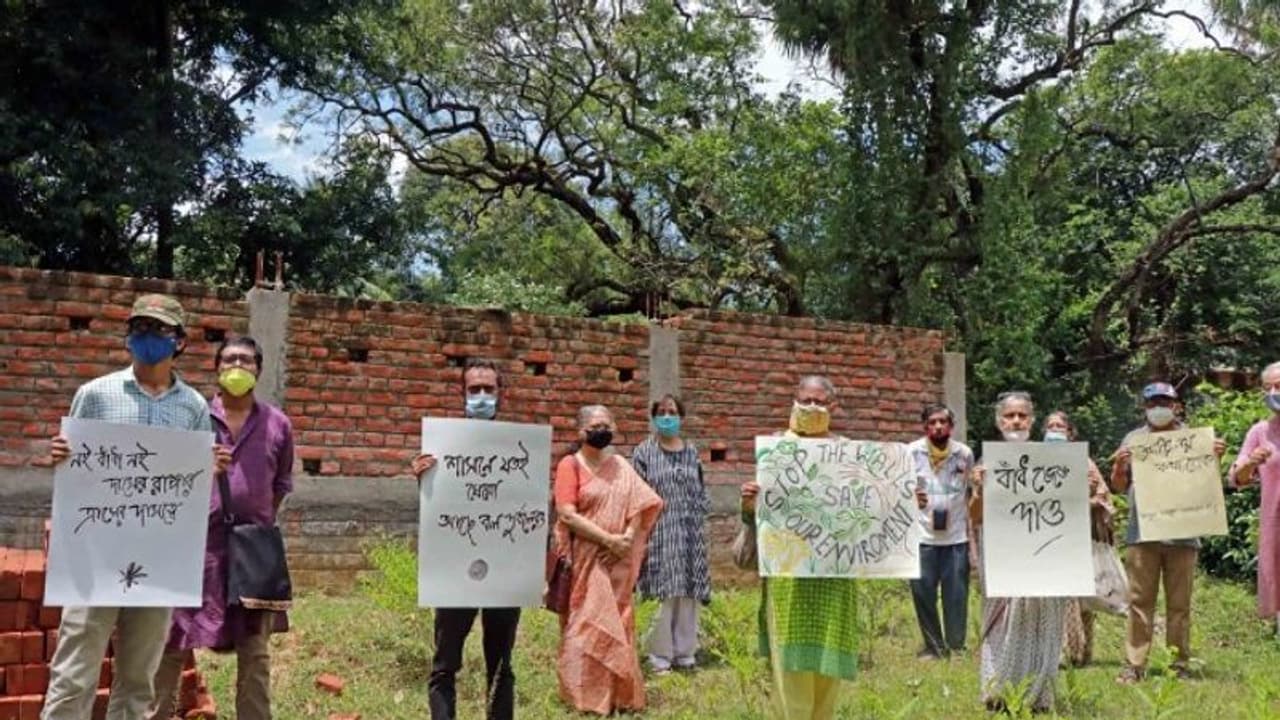 গরহাজির বিশ্বভারতী কর্তৃপক্ষ, জেলা প্রশাসনের ডাকা বৈঠকেও সমস্যা মিটল না গরহাজির বিশ্বভারতী কর্তৃপক্ষ, জেলা প্রশাসনের ডাকা বৈঠকেও সমস্যা মিটল না