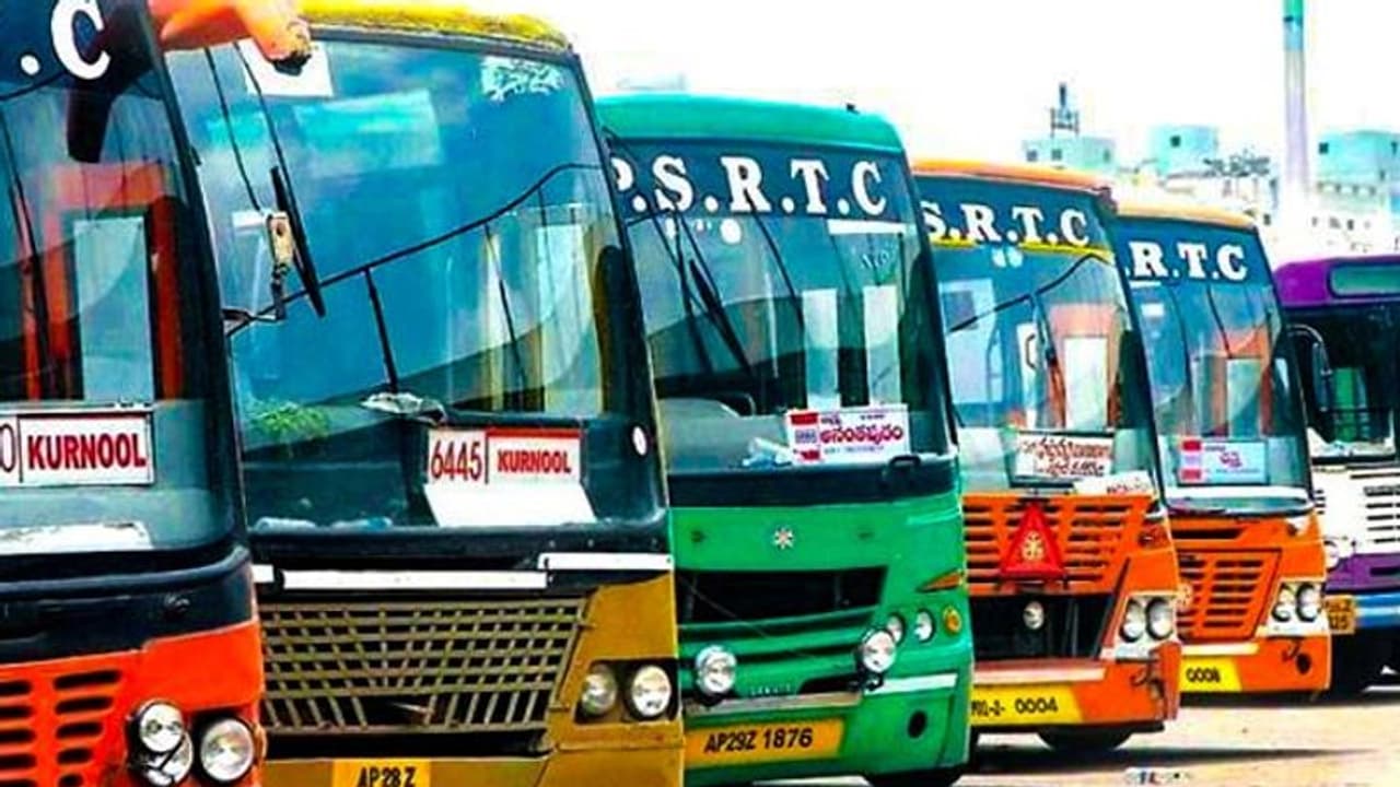 ఏపీఎస్ఆర్టీసీ కార్మికులకు తీపికబురు: కరోనా బీమా వర్తింపజేస్తూ నిర్ణయం ఏపీఎస్ఆర్టీసీ కార్మికులకు తీపికబురు: కరోనా బీమా వర్తింపజేస్తూ నిర్ణయం