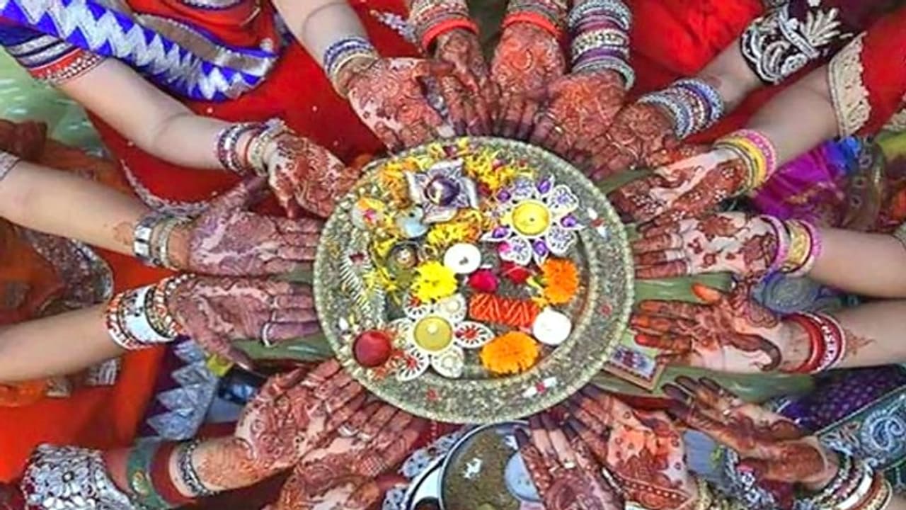 Hartalika Teej 2022:शादी में आ रही बाधा, तो तीज पर करें ये 3 काम, पूरी होगी हर कामना Hartalika Teej 2022:शादी में आ रही बाधा, तो तीज पर करें ये 3 काम, पूरी होगी हर कामना