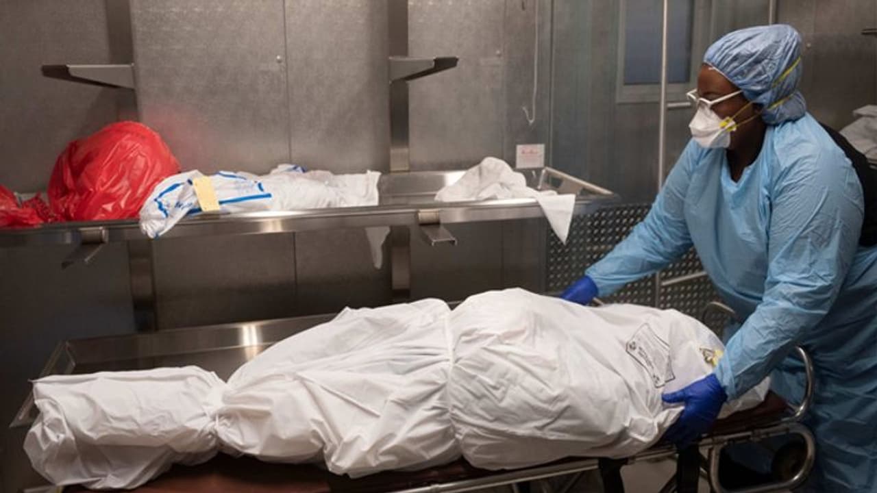 ಮರಣೋತ್ತರ ಪರೀಕ್ಷೆ ಮಾಡಲು ಬಂದ ವೈದ್ಯೆಗೆ ಶಾಕ್... ಹೆದರಿ ಓಡಿದ ಡಾಕ್ಟರ್