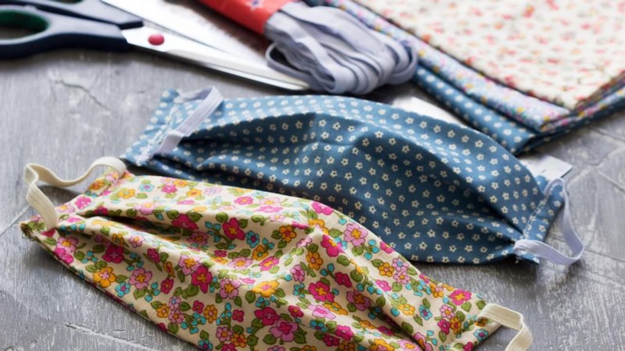 మాస్క్ ధరించలేదని న్యాయవాదికి రూ. 500 ఫైన్: రూ. 10 లక్షల పరిహారం కోరిన అడ్వకేట్ మాస్క్ ధరించలేదని న్యాయవాదికి రూ. 500 ఫైన్: రూ. 10 లక్షల పరిహారం కోరిన అడ్వకేట్