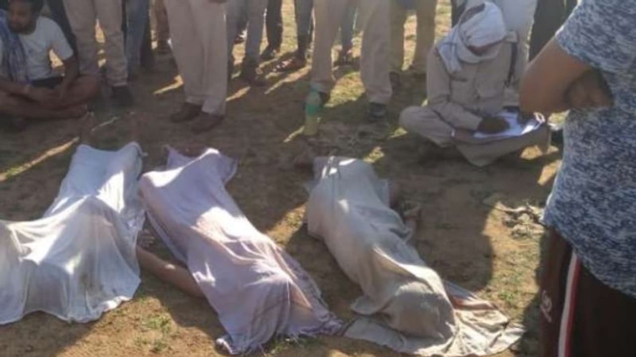 राजस्थान में बड़ा हादसाः देखते ही देखते रेत के नीचे दब गए कई लोग, 3 मजदूरों की निकाली गईं लाशें राजस्थान में बड़ा हादसाः देखते ही देखते रेत के नीचे दब गए कई लोग, 3 मजदूरों की निकाली गईं लाशें