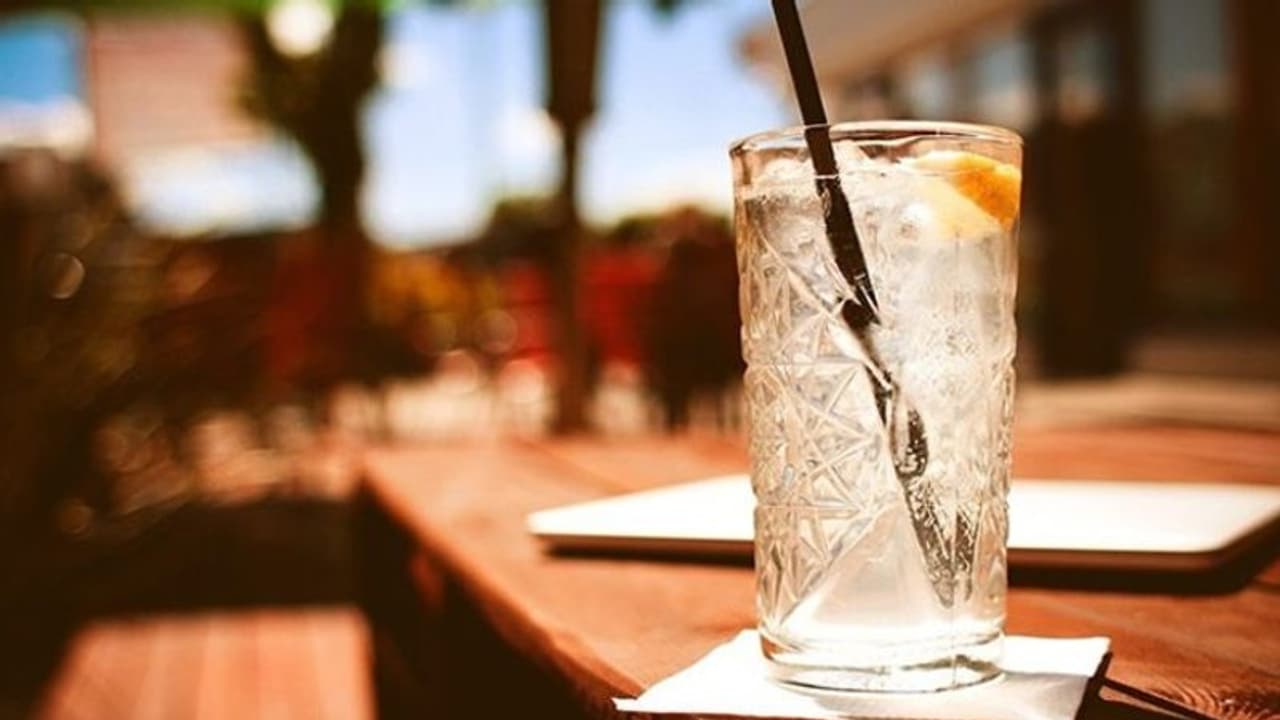 সুরাপ্রেমীদের জন্য সুখবর, মদের দাম কমাতে পারে মমতার সরকার সুরাপ্রেমীদের জন্য সুখবর, মদের দাম কমাতে পারে মমতার সরকার