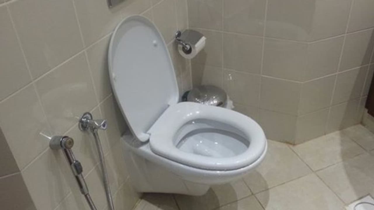 കൊവിഡ് കാലത്ത് പബ്ലിക് ടോയ്ലെറ്റുകള് ഉപയോഗിക്കുമ്പോള് ശ്രദ്ധിക്കണം! കൊവിഡ് കാലത്ത് പബ്ലിക് ടോയ്ലെറ്റുകള് ഉപയോഗിക്കുമ്പോള് ശ്രദ്ധിക്കണം!