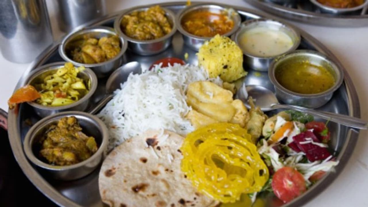 'মহারাজা ভোগ' থালি খেতে গিয়ে সর্বশান্ত মহিলা, ২০০ টাকার অনলাইন অর্ডার করে খোয়ালেন লক্ষ লক্ষ টাকা 'মহারাজা ভোগ' থালি খেতে গিয়ে সর্বশান্ত মহিলা, ২০০ টাকার অনলাইন অর্ডার করে খোয়ালেন লক্ষ লক্ষ টাকা