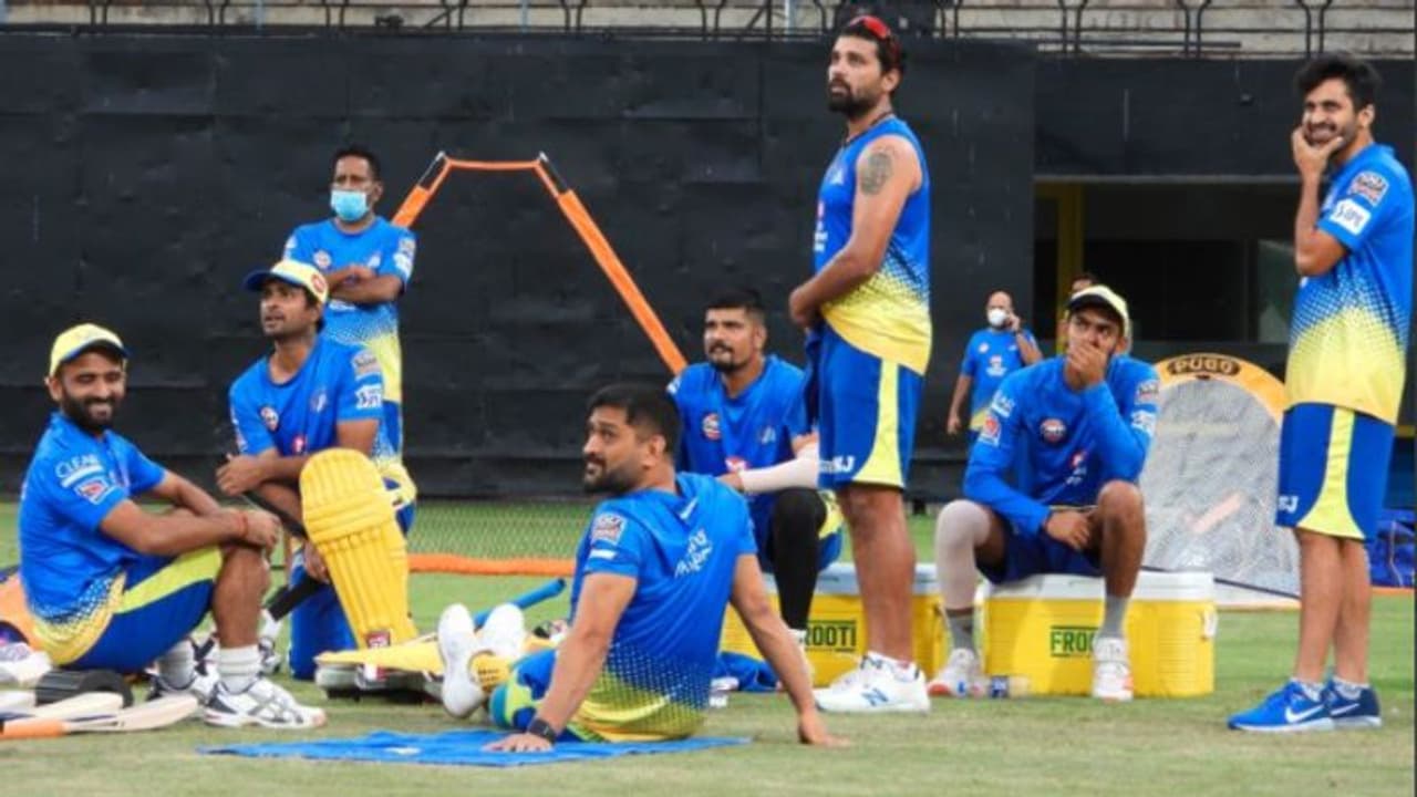 অনুশীলনে খোশমেজাজে ধোনি, শুক্রবার আরব যাচ্ছে সিএসকে অনুশীলনে খোশমেজাজে ধোনি, শুক্রবার আরব যাচ্ছে সিএসকে