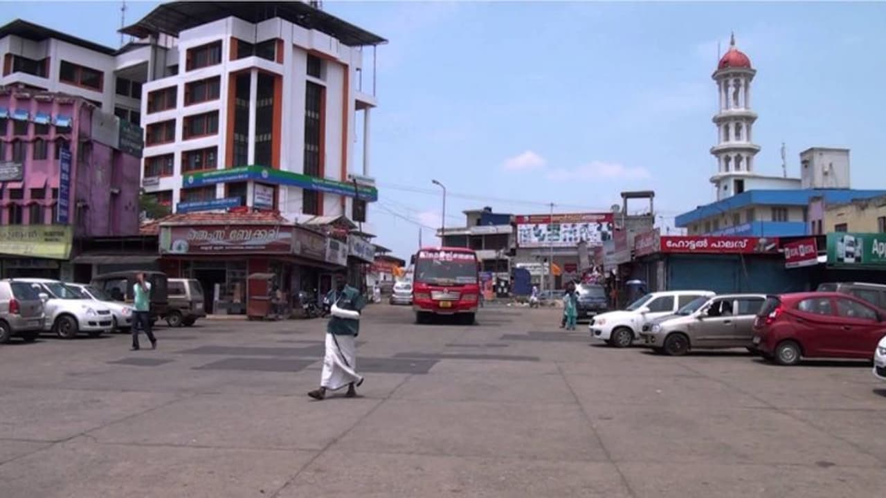 വൻകിട നിർമ്മാണങ്ങൾക്ക് നിയമസാധുത നൽകും വിധം ഭൂപതിവ് നിയമം ഭേദഗതി ചെയ്യാൻ സർക്കാർ തീരുമാനിച്ചു