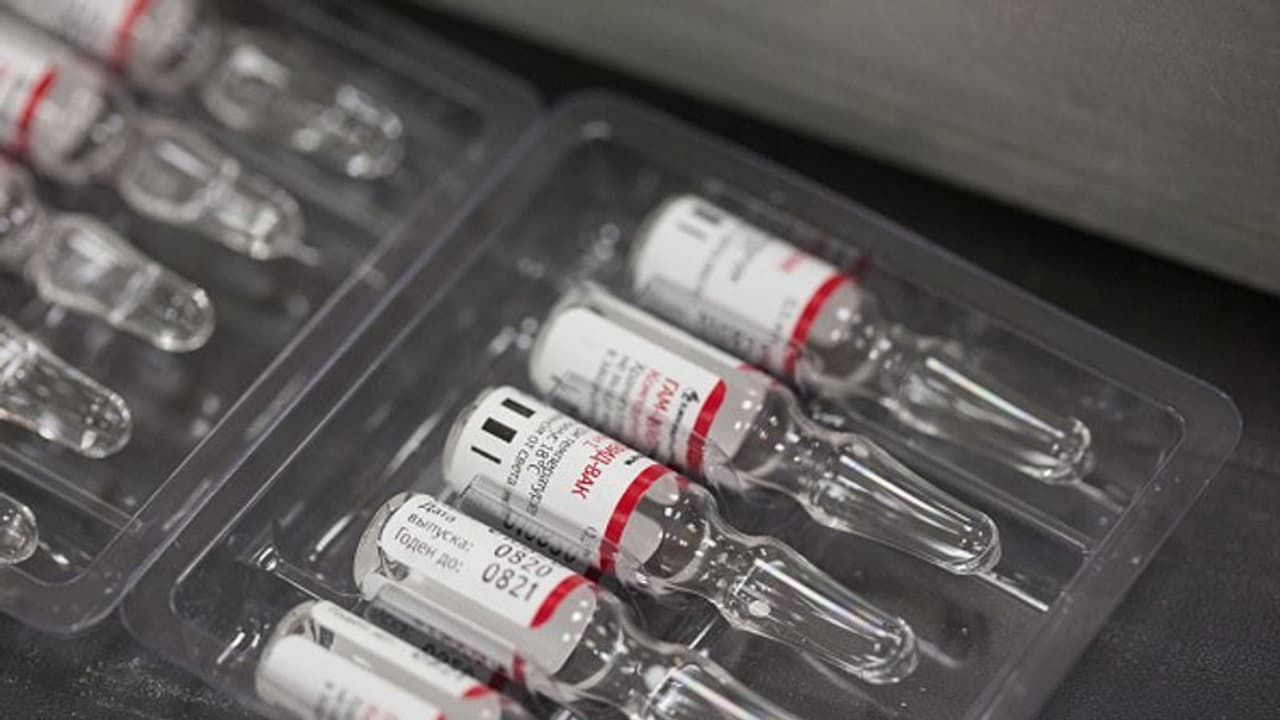 ಭಾರತದಲ್ಲಿ ರಷ್ಯಾದ ಸ್ಫುಟ್ನಿಕ್ V ಲಸಿಕೆ ಉತ್ಪಾದನೆ ಆರಂಭ; ವರ್ಷಕ್ಕೆ 100 ಮಿಲಿಯನ್ ಡೋಸ್! ಭಾರತದಲ್ಲಿ ರಷ್ಯಾದ ಸ್ಫುಟ್ನಿಕ್ V ಲಸಿಕೆ ಉತ್ಪಾದನೆ ಆರಂಭ; ವರ್ಷಕ್ಕೆ 100 ಮಿಲಿಯನ್ ಡೋಸ್!