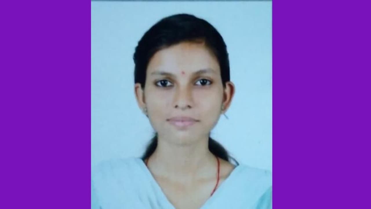 ഇതര സംസ്ഥാന തൊഴിലാളിയുടെ മകള്ക്ക് എംജി സര്വകലാശാല ബിരുദ പരീക്ഷയില് ഒന്നാം റാങ്ക് ഇതര സംസ്ഥാന തൊഴിലാളിയുടെ മകള്ക്ക് എംജി സര്വകലാശാല ബിരുദ പരീക്ഷയില് ഒന്നാം റാങ്ക്