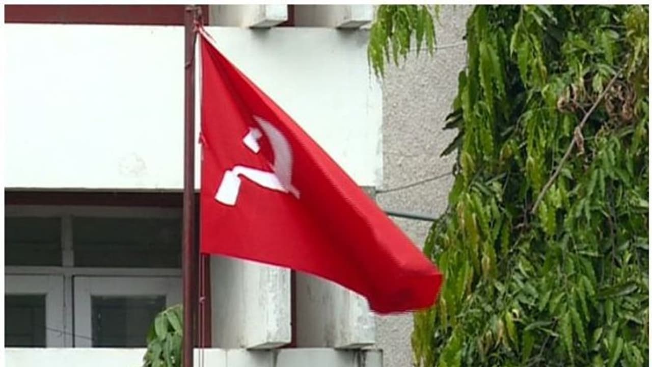 98 നിയമസഭാ സീറ്റിൽ മുൻതൂക്കം; ശക്തികേന്ദ്രങ്ങളിലെ ബിജെപി മുന്നേറ്റം സിപിഎം പരിശോധിക്കും 98 നിയമസഭാ സീറ്റിൽ മുൻതൂക്കം; ശക്തികേന്ദ്രങ്ങളിലെ ബിജെപി മുന്നേറ്റം സിപിഎം പരിശോധിക്കും