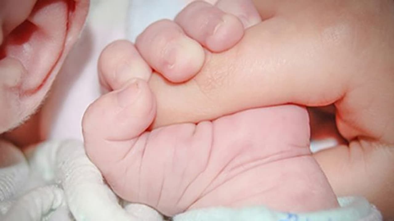 টানা আটদিন ভেন্টিলেশনে, করোনাভাইরাসকে হারিয়ে দিল দুই মাসের শিশু