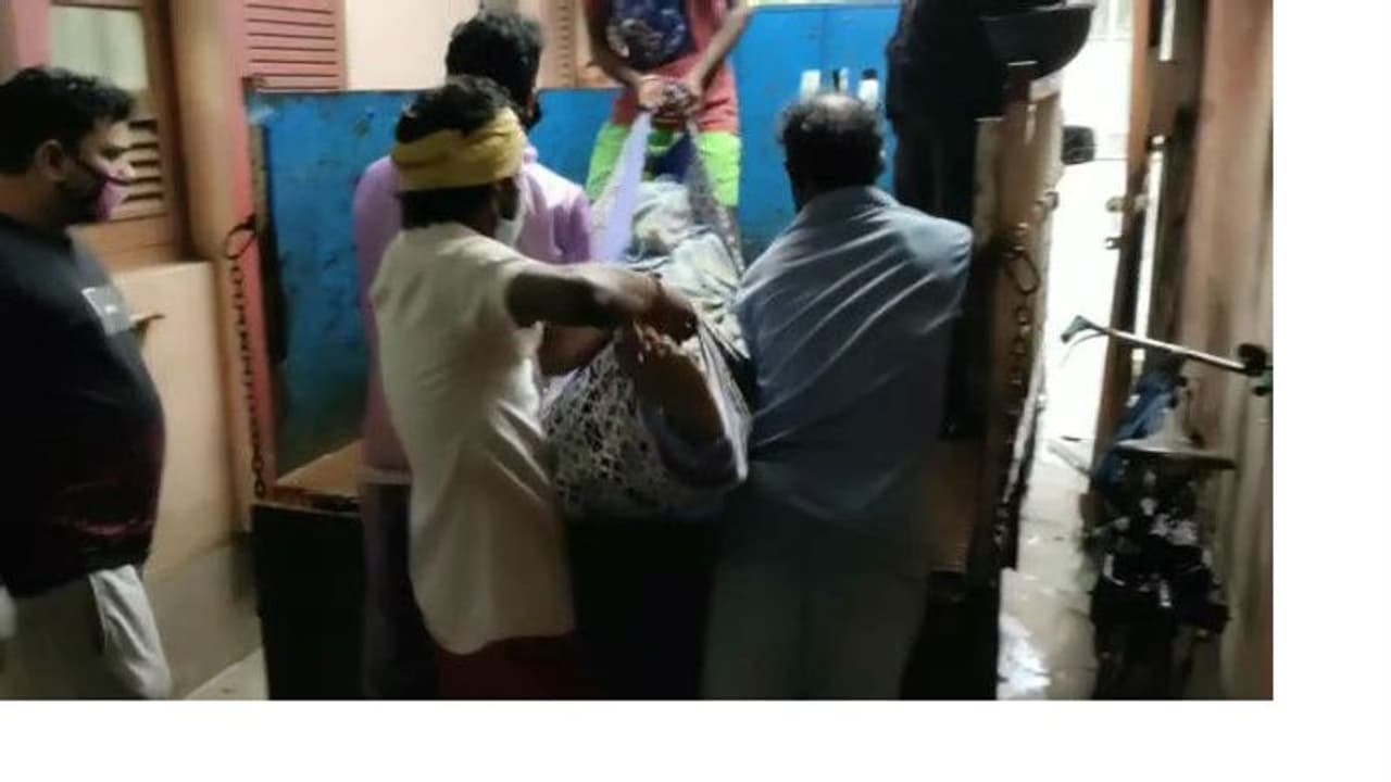 সাত সকালে আত্মঘাতী প্রাক্তন রাইফেল শ্যুটার, হাওড়ায় চাঞ্চল্য সাত সকালে আত্মঘাতী প্রাক্তন রাইফেল শ্যুটার, হাওড়ায় চাঞ্চল্য