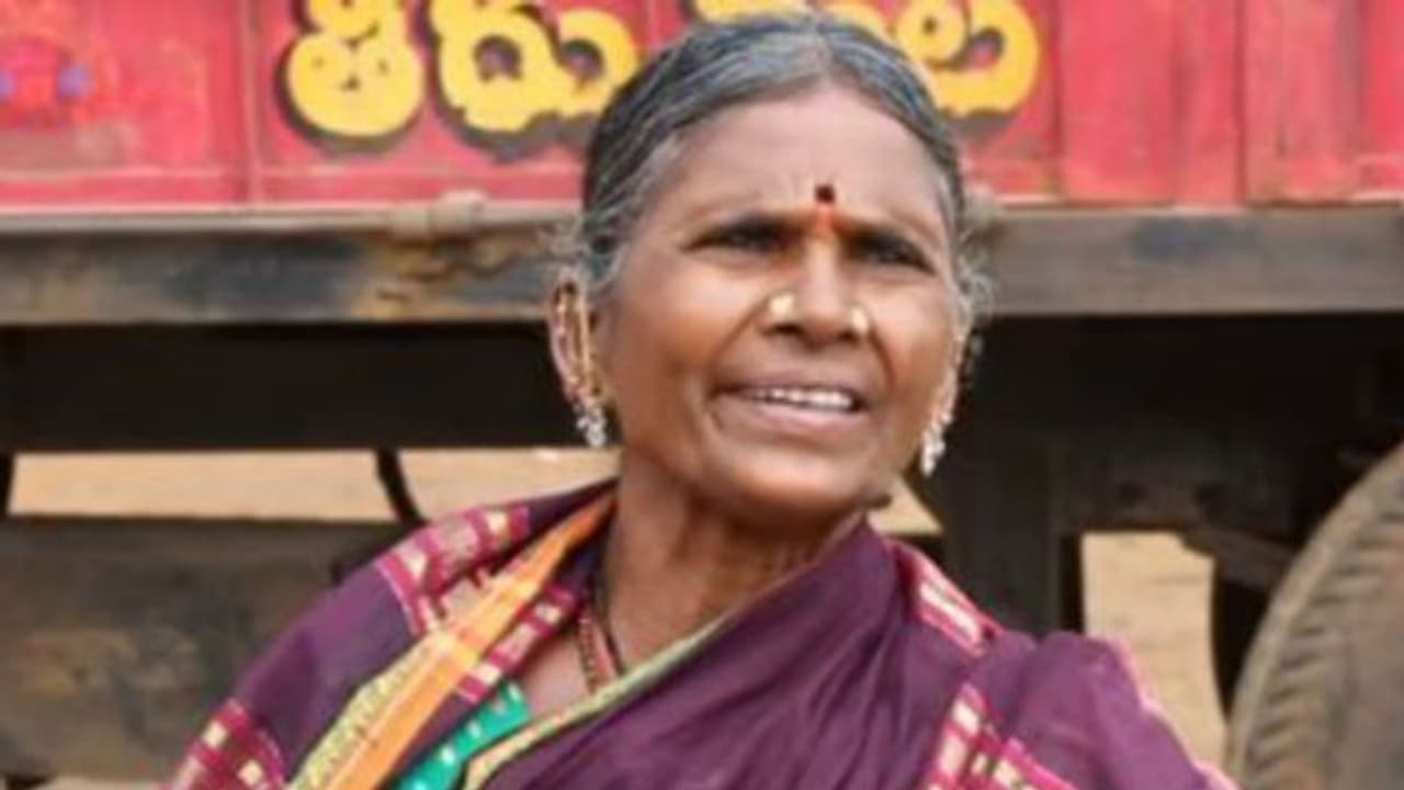 అక్కడ నాకు ఇల్లు వద్దు...అందుకే హౌస్ నుండి బయటికి వచ్చేశా: గంగవ్వ చెప్పిన తాజా సంగతులు అక్కడ నాకు ఇల్లు వద్దు...అందుకే హౌస్ నుండి బయటికి వచ్చేశా: గంగవ్వ చెప్పిన తాజా సంగతులు