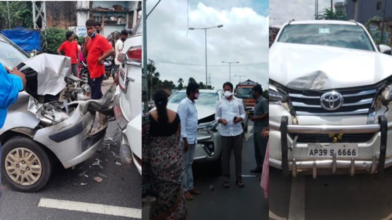 బ్రేకింగ్: వైసీపీ ఎంపీ మోపిదేవి కారుకు ప్రమాదం బ్రేకింగ్: వైసీపీ ఎంపీ మోపిదేవి కారుకు ప్రమాదం