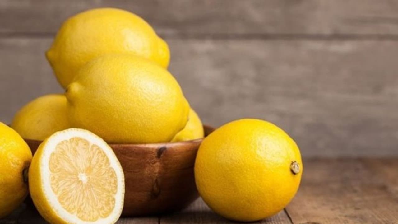 ചെറുനാരങ്ങ ശരിക്കും 'സൂപ്പര്ഫുഡ്' ആണോ; നിങ്ങളറിയേണ്ടത്... ചെറുനാരങ്ങ ശരിക്കും 'സൂപ്പര്ഫുഡ്' ആണോ; നിങ്ങളറിയേണ്ടത്...