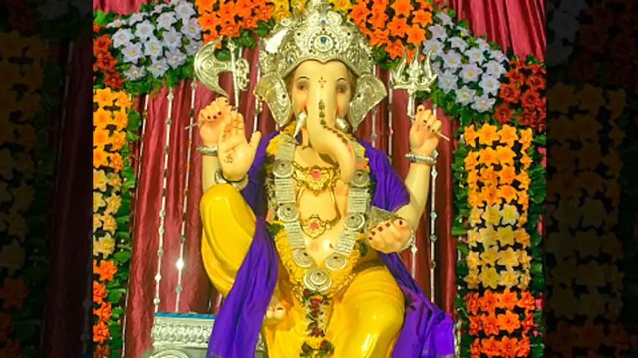 ಗಣಪತಿ ವಿಸರ್ಜನೆಗೆ ಜಿಲ್ಲಾಡಳಿತ ಮಂಡಳಿ ನಡುವೆ ಜಟಾಪಟಿ ಗಣಪತಿ ವಿಸರ್ಜನೆಗೆ ಜಿಲ್ಲಾಡಳಿತ ಮಂಡಳಿ ನಡುವೆ ಜಟಾಪಟಿ