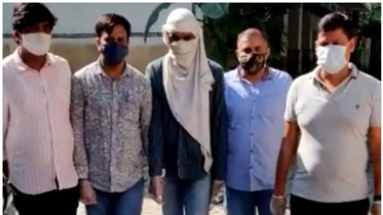 বড়সড় নাশকতার ছক রাজধানীতে, ১৫ কেজি আইইডি সহ দিল্লি থেকে গ্রেফতার আইএস জঙ্গি বড়সড় নাশকতার ছক রাজধানীতে, ১৫ কেজি আইইডি সহ দিল্লি থেকে গ্রেফতার আইএস জঙ্গি