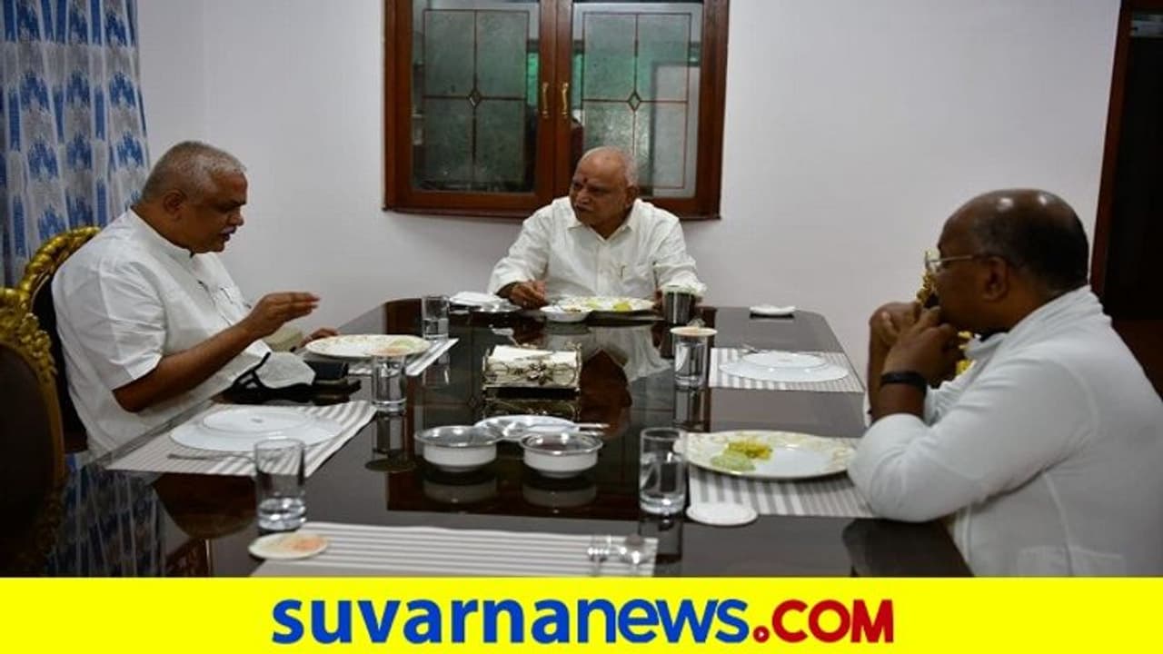 ದಿಲ್ಲಿಯಿಂದ ಬಂದು ಸಿಎಂ ಭೇಟಿಯಾದ ಬಿಎಲ್ ಸಂತೋಷ್: ಬಿಜೆಪಿಯಲ್ಲಿ ಬಿಸಿ ಬಿಸಿ ಚರ್ಚೆ ದಿಲ್ಲಿಯಿಂದ ಬಂದು ಸಿಎಂ ಭೇಟಿಯಾದ ಬಿಎಲ್ ಸಂತೋಷ್: ಬಿಜೆಪಿಯಲ್ಲಿ ಬಿಸಿ ಬಿಸಿ ಚರ್ಚೆ