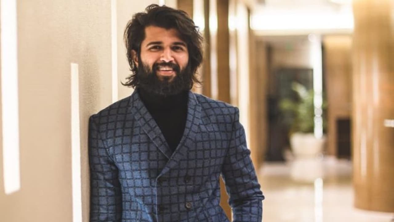 'ఫైటర్" ..పూరి సైలెంట్, కారణం చైనా లింక్? 'ఫైటర్" ..పూరి సైలెంట్, కారణం చైనా లింక్?