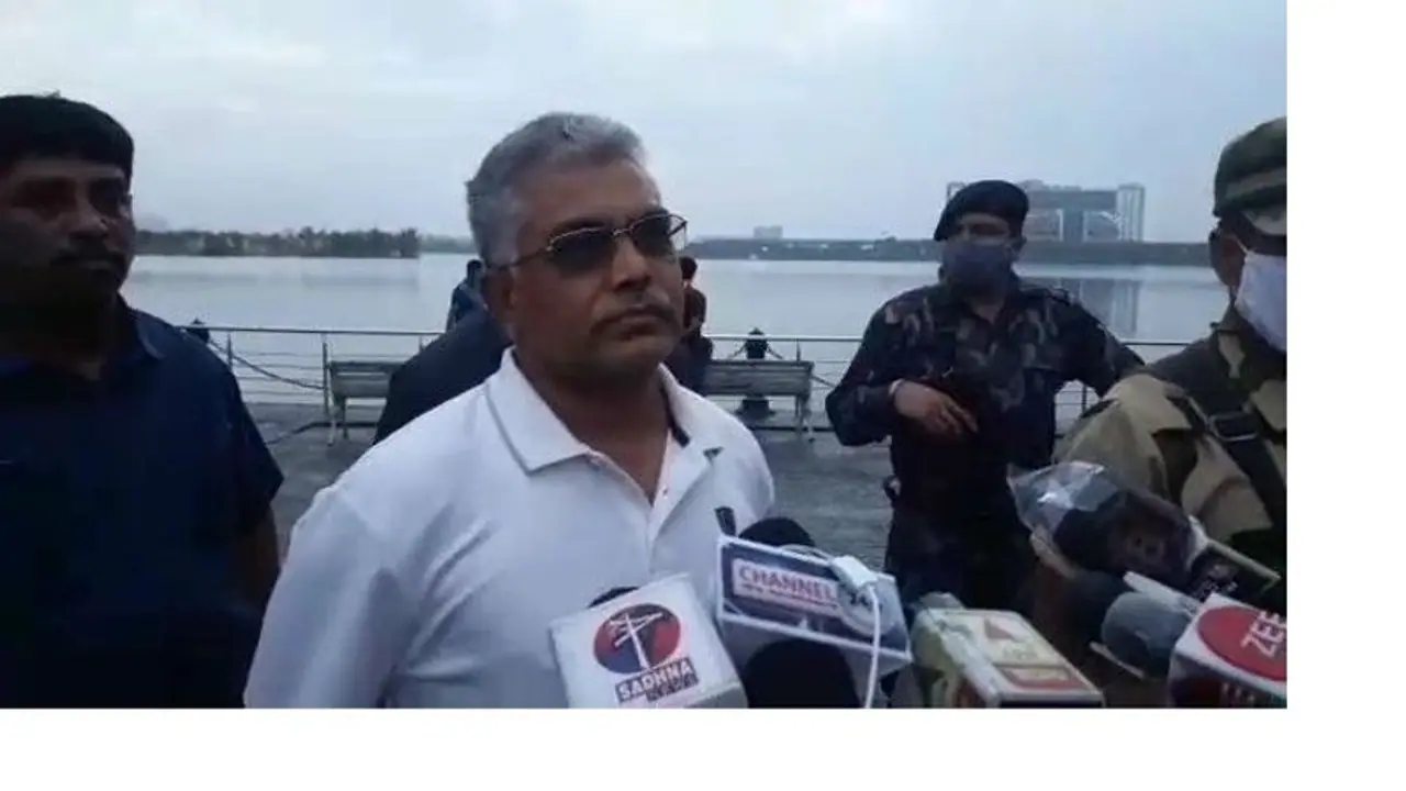রাজ্যপালের সঙ্গে বিরোধী পক্ষের মতো আচরণ করছে শাসকদল, মন্তব্য দিলীপ ঘোষের রাজ্যপালের সঙ্গে বিরোধী পক্ষের মতো আচরণ করছে শাসকদল, মন্তব্য দিলীপ ঘোষের