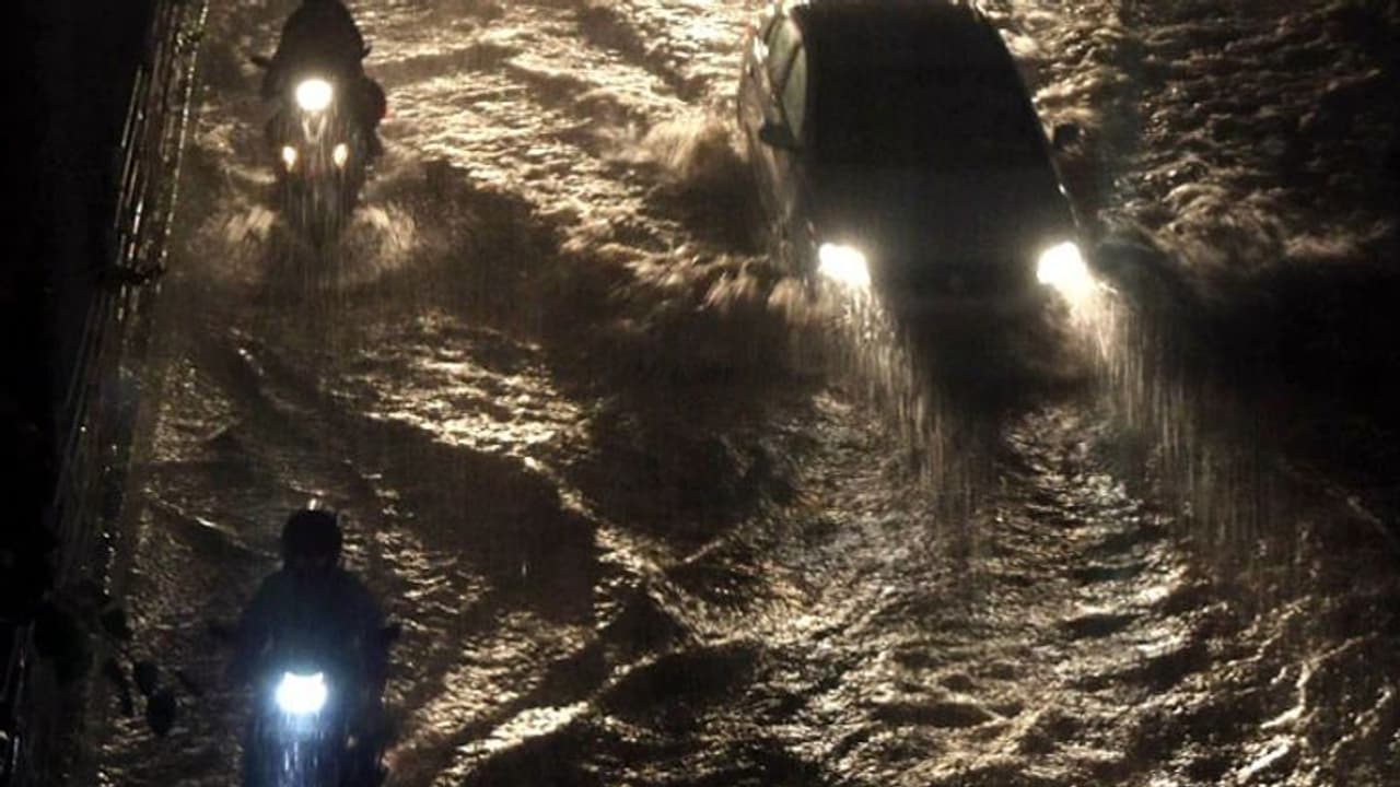 இந்த 8 மாவட்டங்களில் வெளுத்து வாங்கப்போகும் கனமழை... சென்னை வானிலை மையம் எச்சரிக்கை..! இந்த 8 மாவட்டங்களில் வெளுத்து வாங்கப்போகும் கனமழை... சென்னை வானிலை மையம் எச்சரிக்கை..!