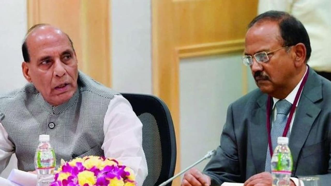 প্যাংগং নিয়ে পরবর্তী রণকৌশল নির্ণয় করেতে বৈঠকে রাজনাথ অজিত ডোভাল, একদমই ভিন্ন সুর চিনের প্যাংগং নিয়ে পরবর্তী রণকৌশল নির্ণয় করেতে বৈঠকে রাজনাথ অজিত ডোভাল, একদমই ভিন্ন সুর চিনের